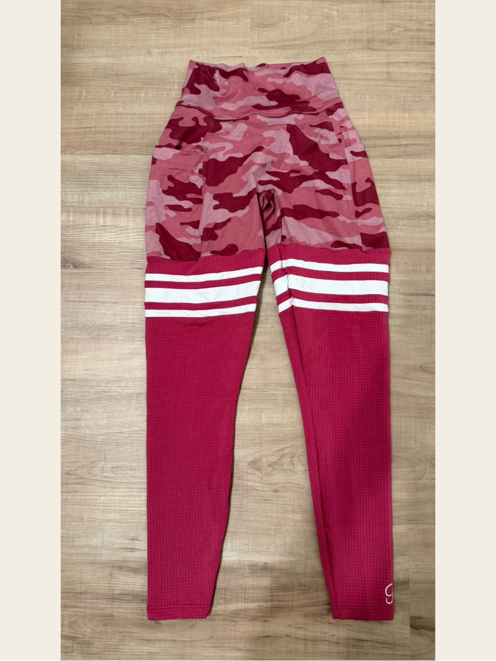 Bombshell camo leggings!
